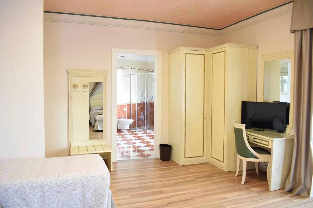 Hotel Carlton Lido di Jesolo 4*,  Olaszország
