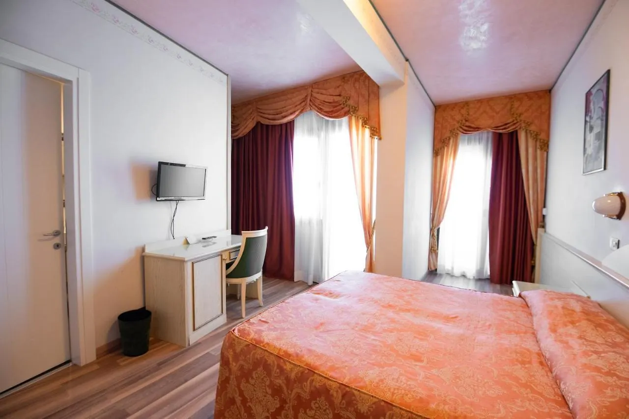 Hotel Carlton Lido di Jesolo 4*,  Olaszország