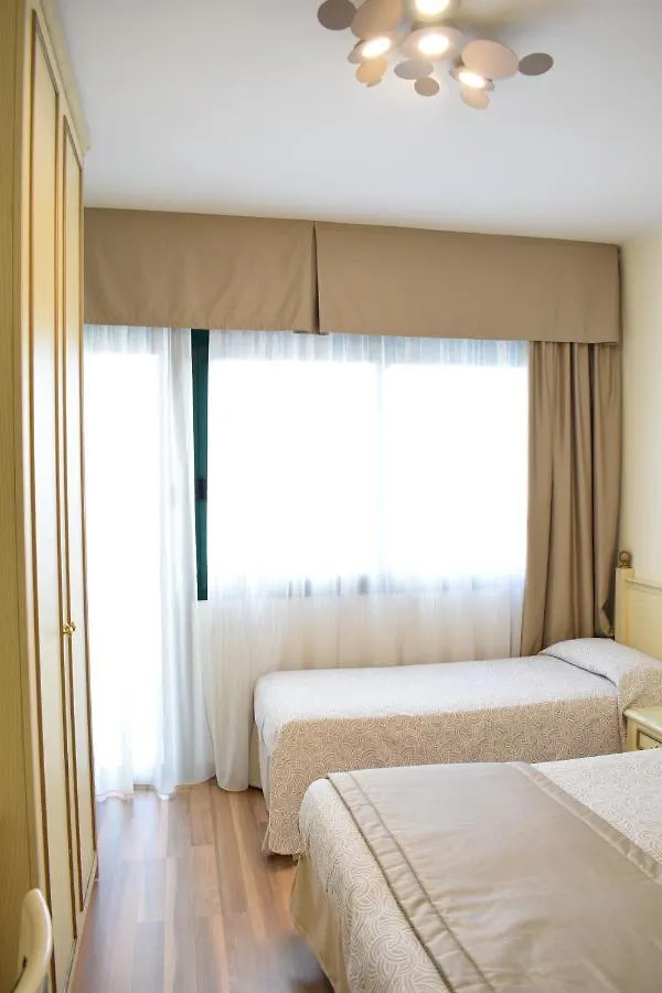 Hotel Carlton Lido di Jesolo 4*,  Italien